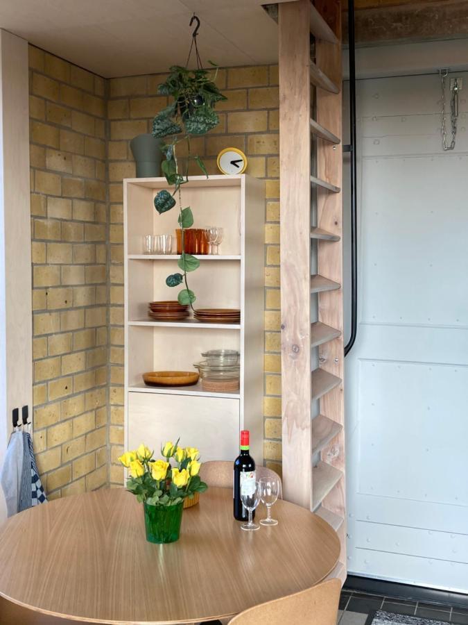 Tiny House Van Hoogspanning Naar Ontspanning Wirdum Exterior photo