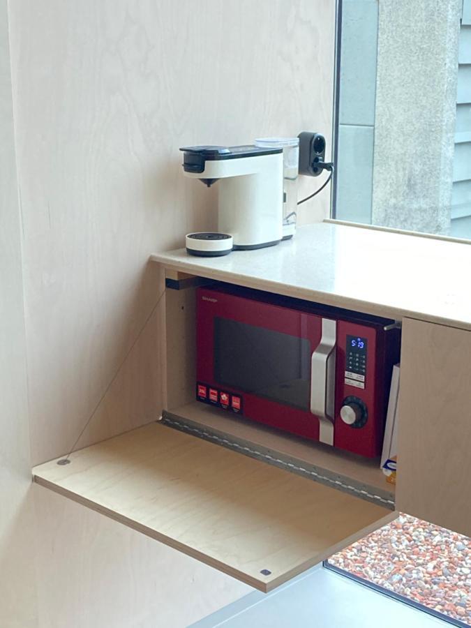 Tiny House Van Hoogspanning Naar Ontspanning Wirdum Exterior photo